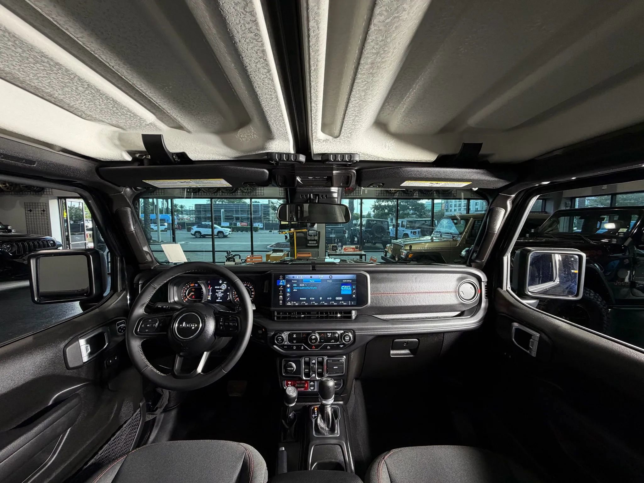 Used 2025 Jeep Wrangler Unlimited Rubicon image 17