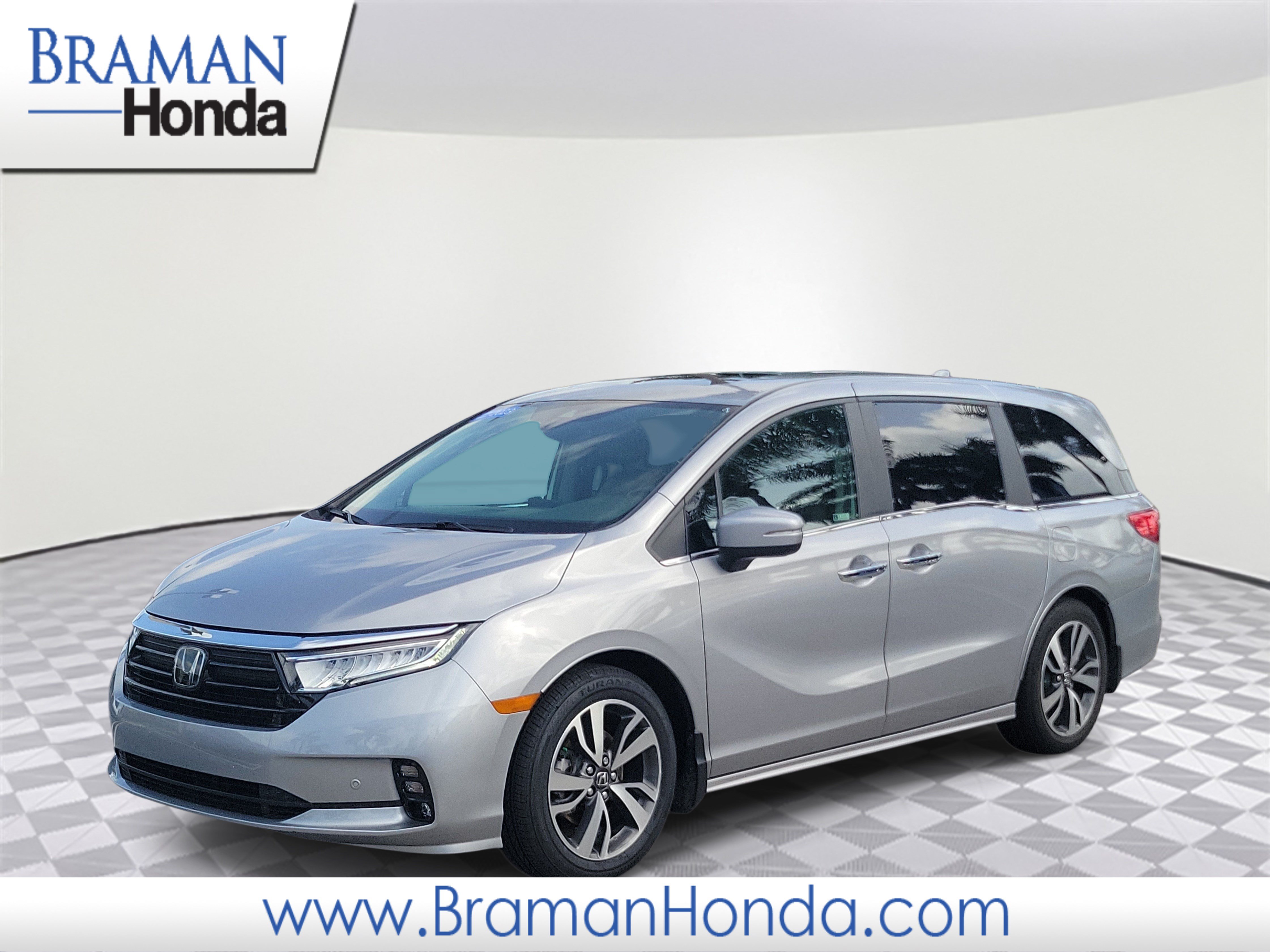 Certified 2023 Honda Odyssey Touring image 1