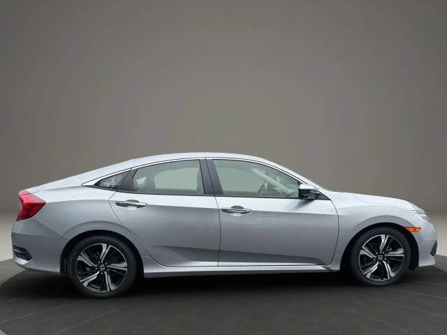Used 2018 Honda Civic Touring image 4