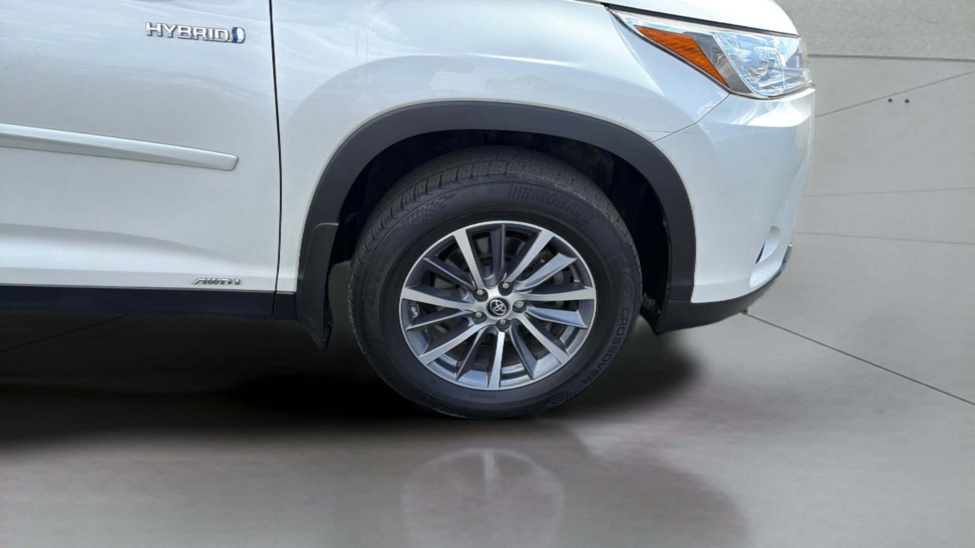 Used 2019 Toyota Highlander XLE AWD/4WD image 36