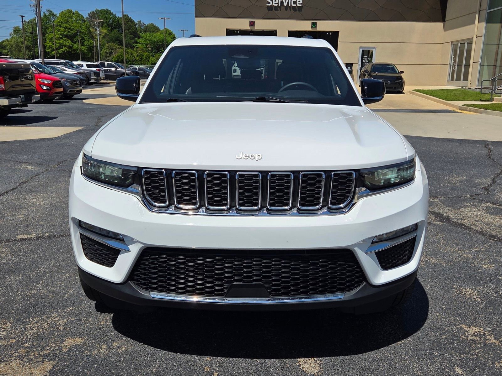 Used 2024 Jeep Grand Cherokee Limited image 2