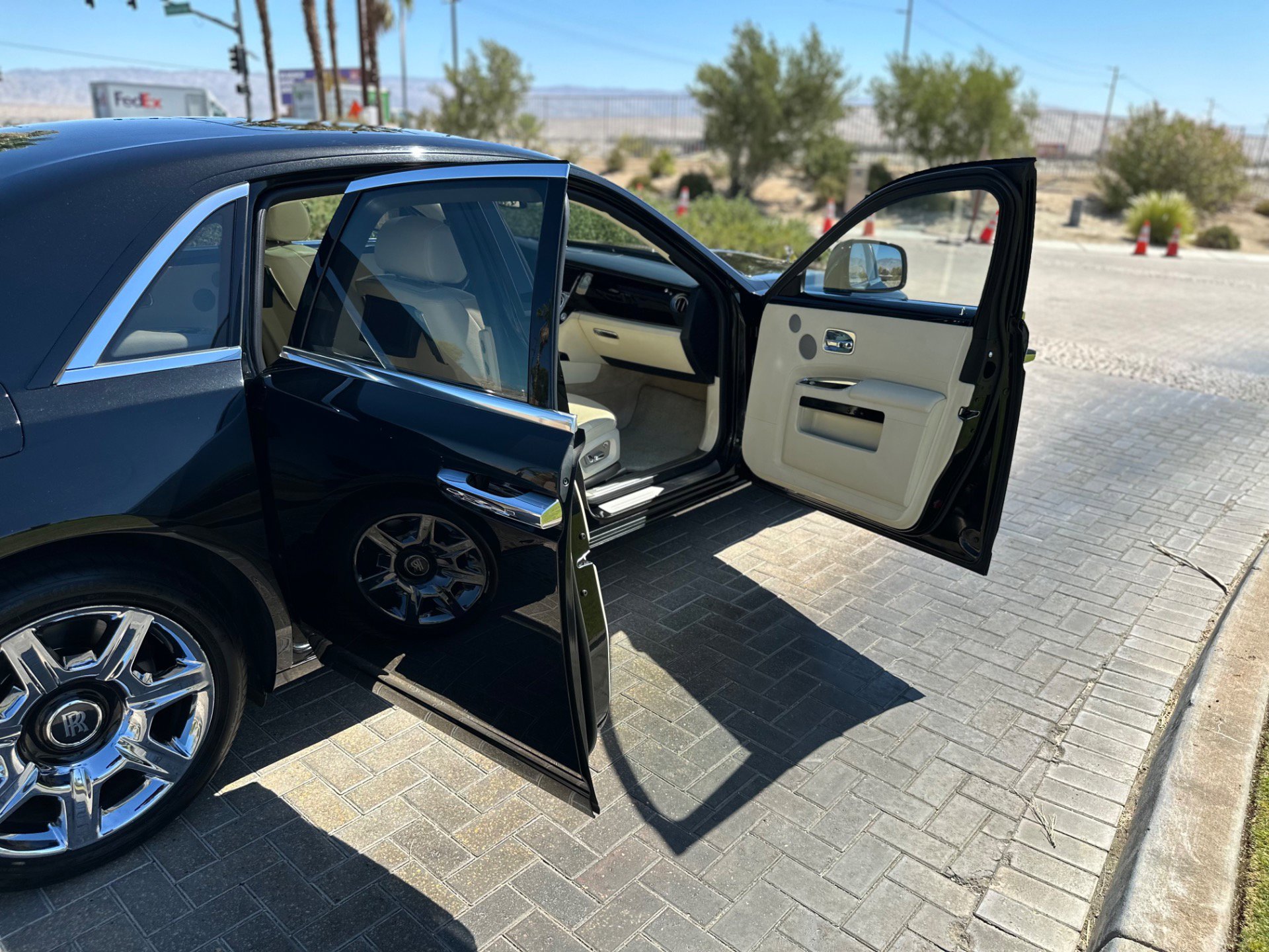 Used 2011 Rolls-Royce Ghost image 35