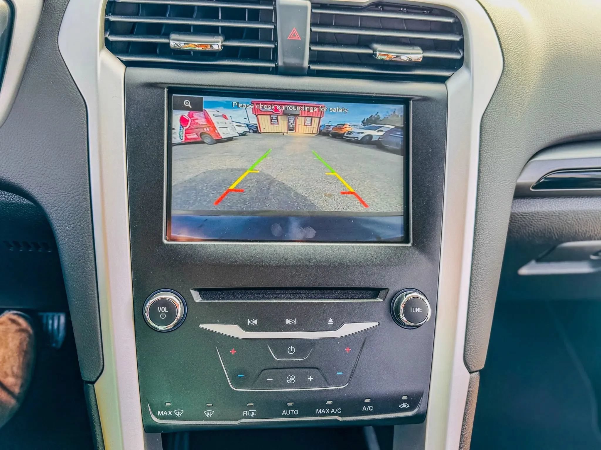 Used 2014 Ford Fusion SE FWD image 26