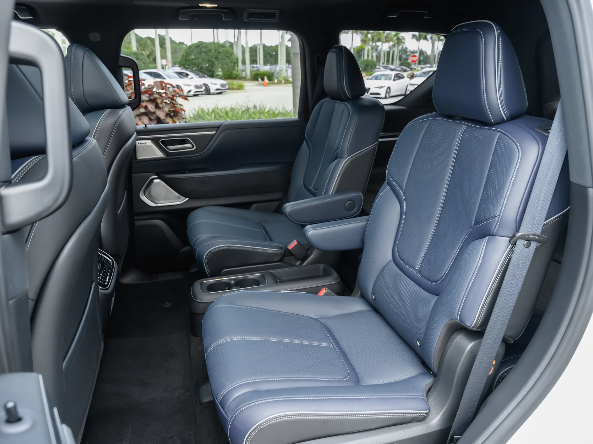 Certified 2026 INFINITI QX80 4WD w/ Sport Exterior Package image 33
