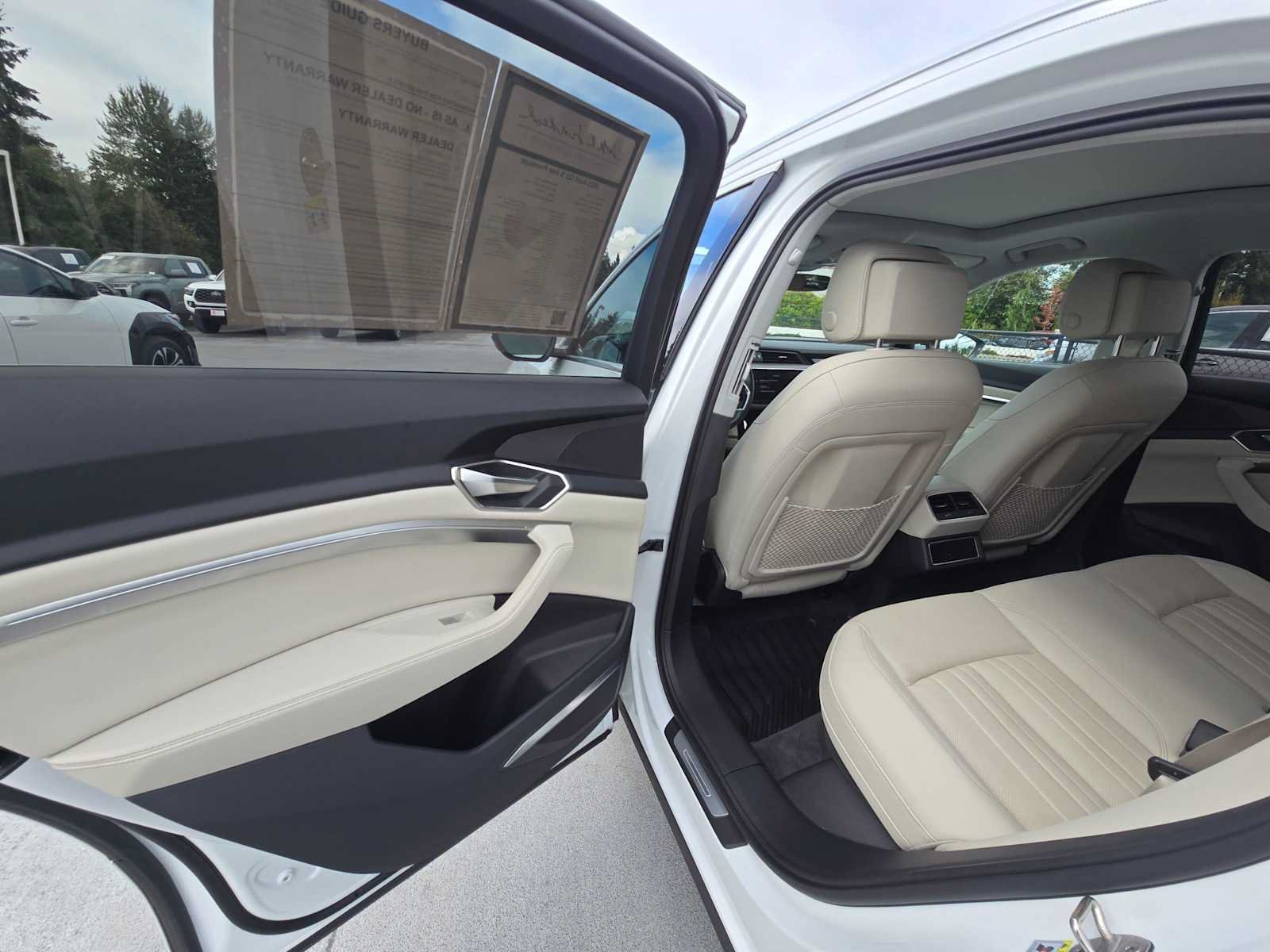 Used 2024 Audi Q8 e-tron Premium Plus w/ Premium Plus Package AWD/4WD image 15