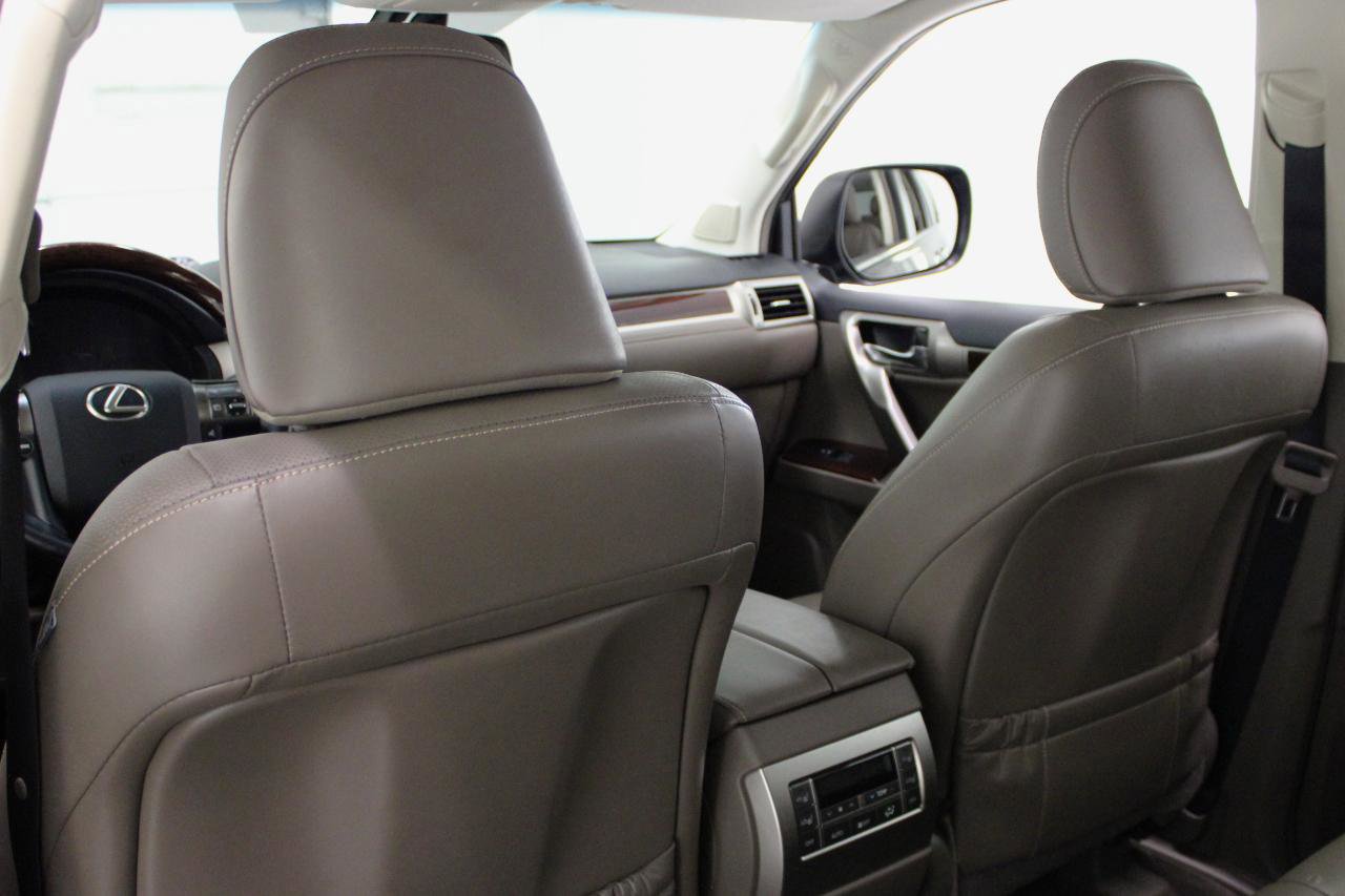 Used 2017 Lexus GX 460 Premium w/ Premium Package image 37