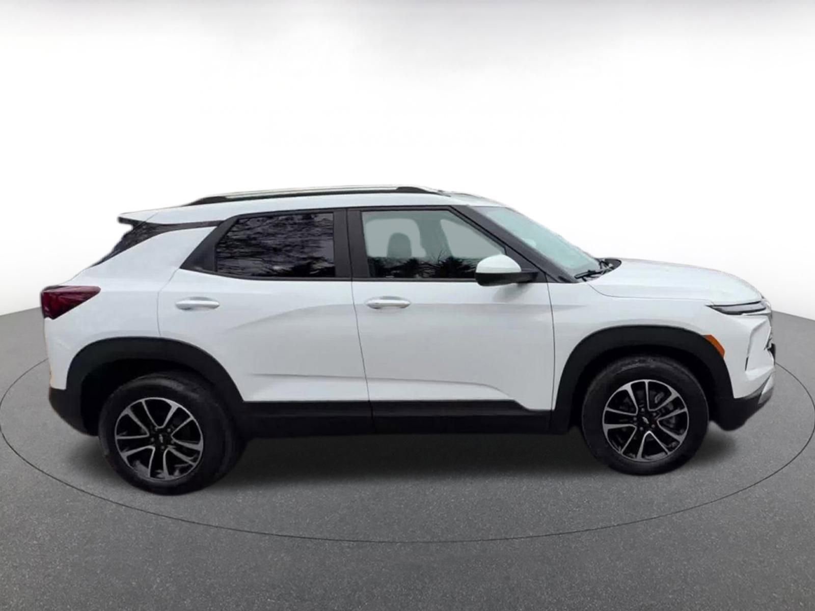 Used 2025 Chevrolet TrailBlazer LT w/ Driver Confidence Package image 16