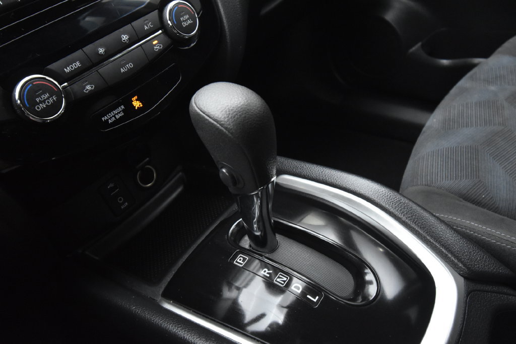 Used 2015 Nissan Rogue SV AWD/4WD image 19