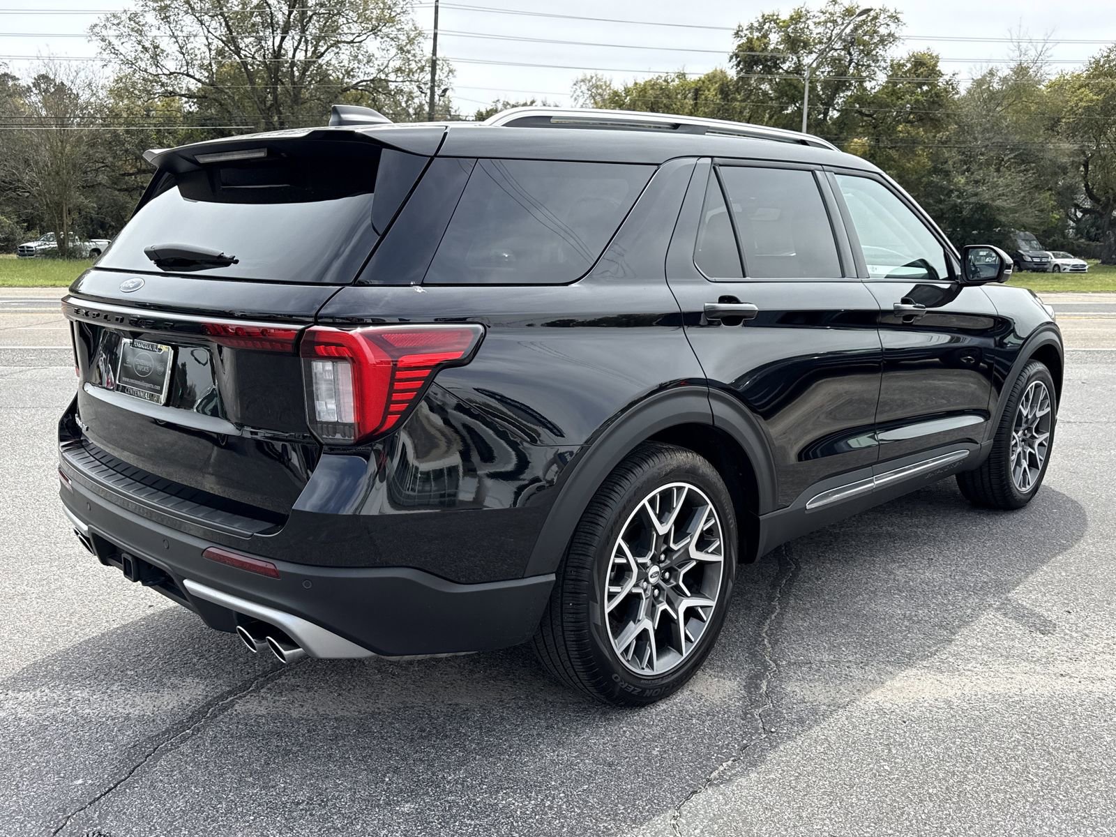 Used 2025 Ford Explorer Platinum w/ Ultimate Package RWD image 5