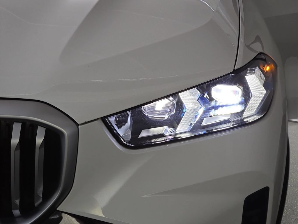 Used 2024 BMW X5 xDrive40i w/ M Sport Package AWD/4WD image 33