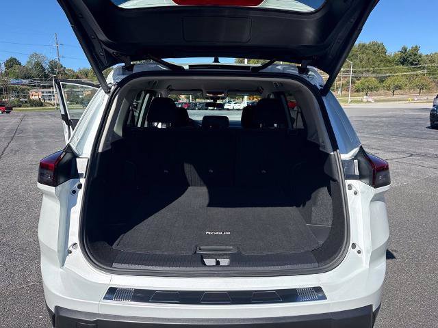 Certified 2026 Nissan Rogue SV FWD image 17