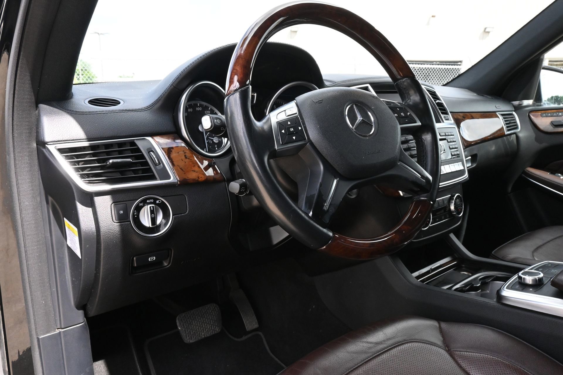 Used 2014 Mercedes-Benz GL 550 4MATIC image 17