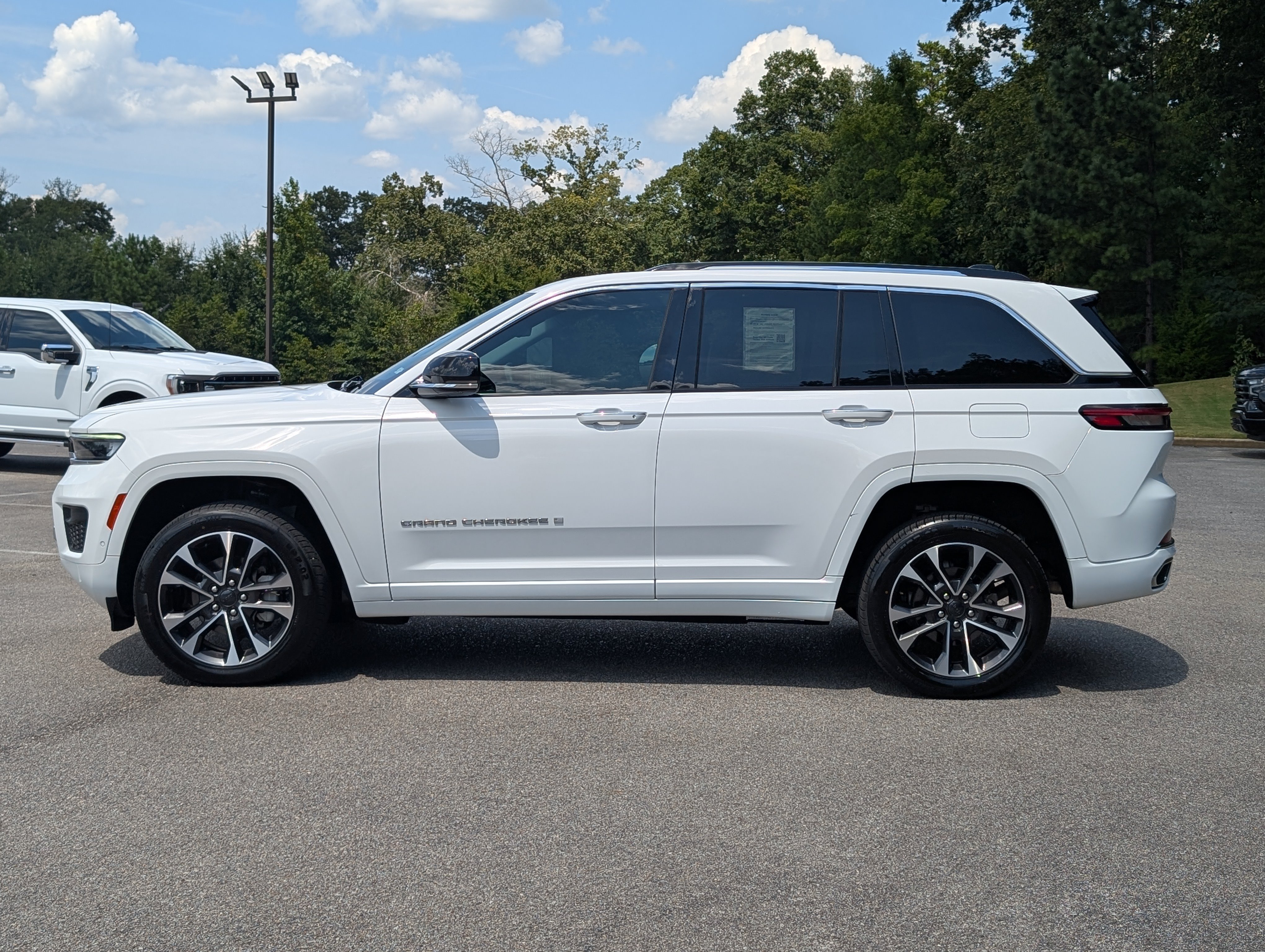 Used 2023 Jeep Grand Cherokee Overland w/ Adv Protech Group III RWD image 6
