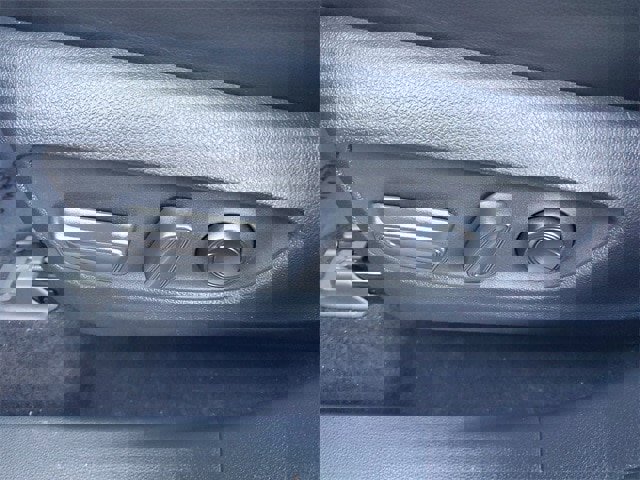 Used 2020 Toyota Highlander XLE image 19