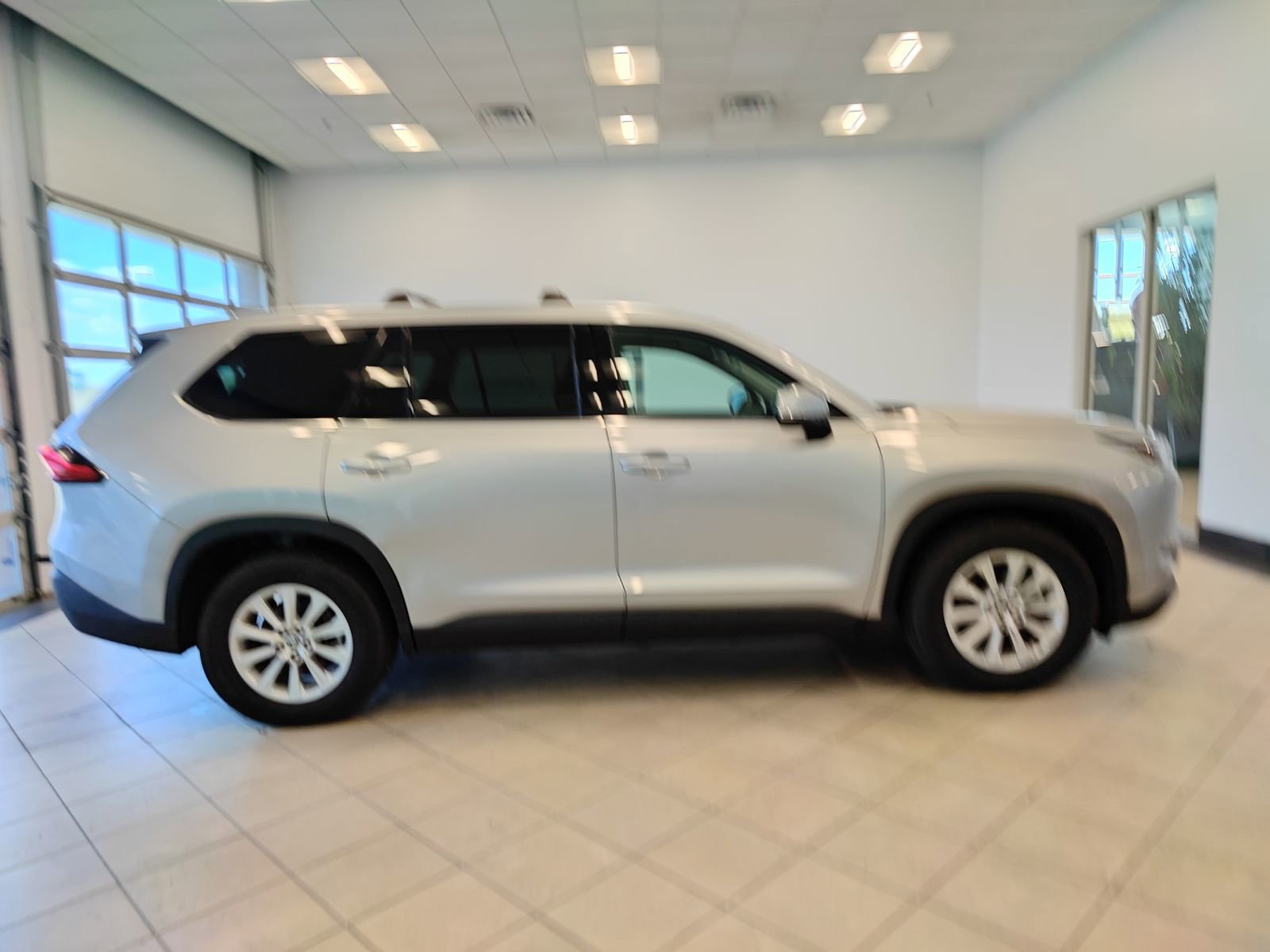Used 2024 Toyota Grand Highlander XLE image 3