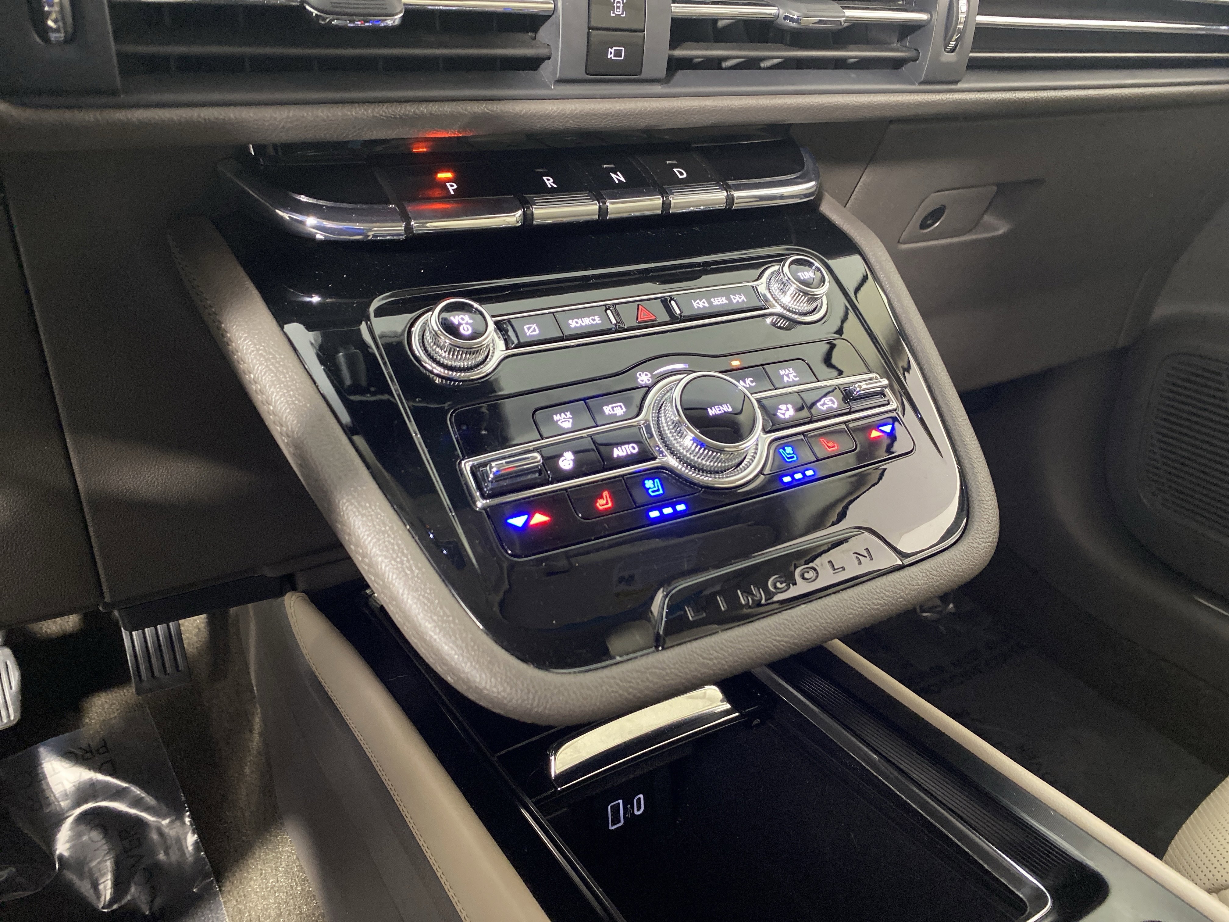 Used 2021 Lincoln Corsair AWD w/ Equipment Group 101A image 6