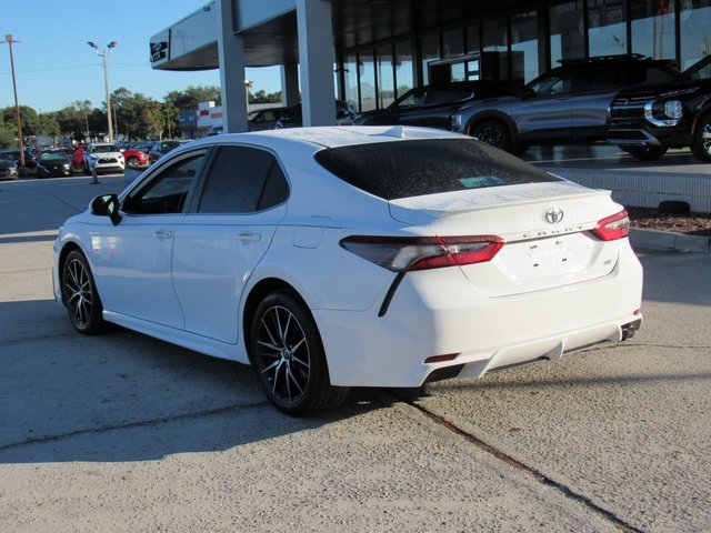 Used 2024 Toyota Camry SE image 6