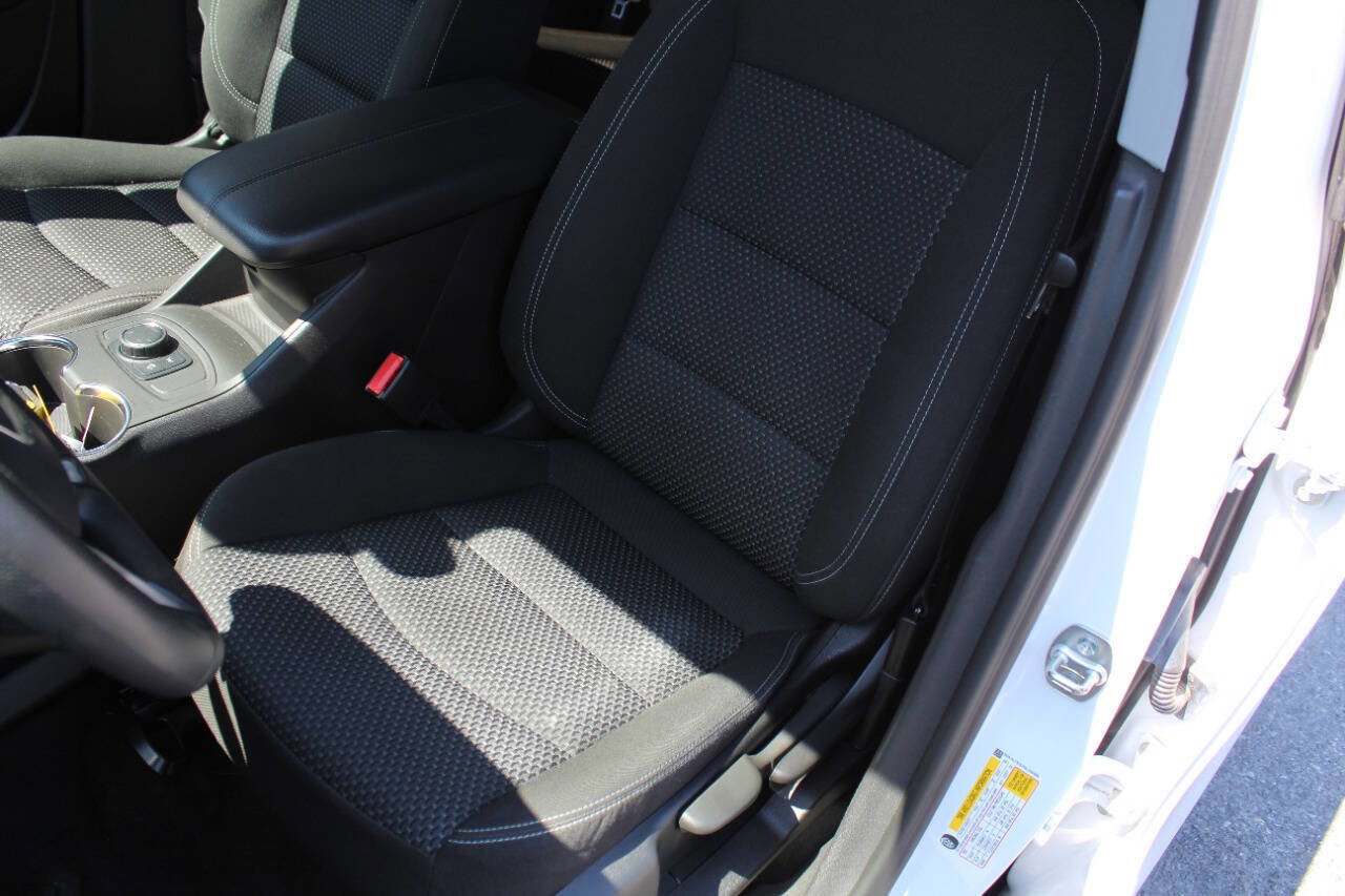 Used 2024 GMC Terrain SLE AWD/4WD image 3