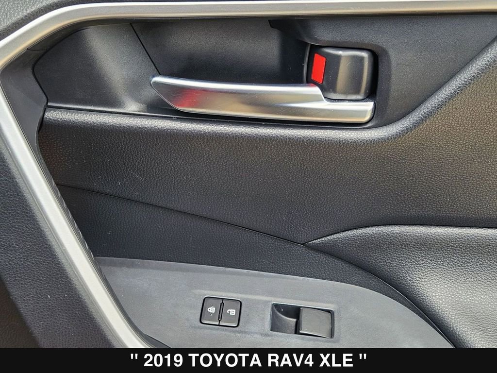 Used 2019 Toyota RAV4 XLE FWD image 31