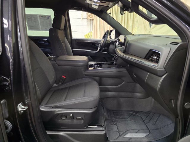 Used 2025 Chevrolet Suburban LS AWD/4WD image 38