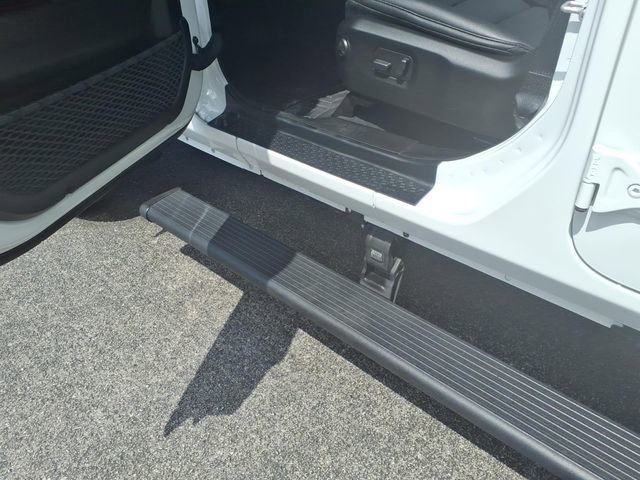 Used 2025 Jeep Wrangler Sahara image 5