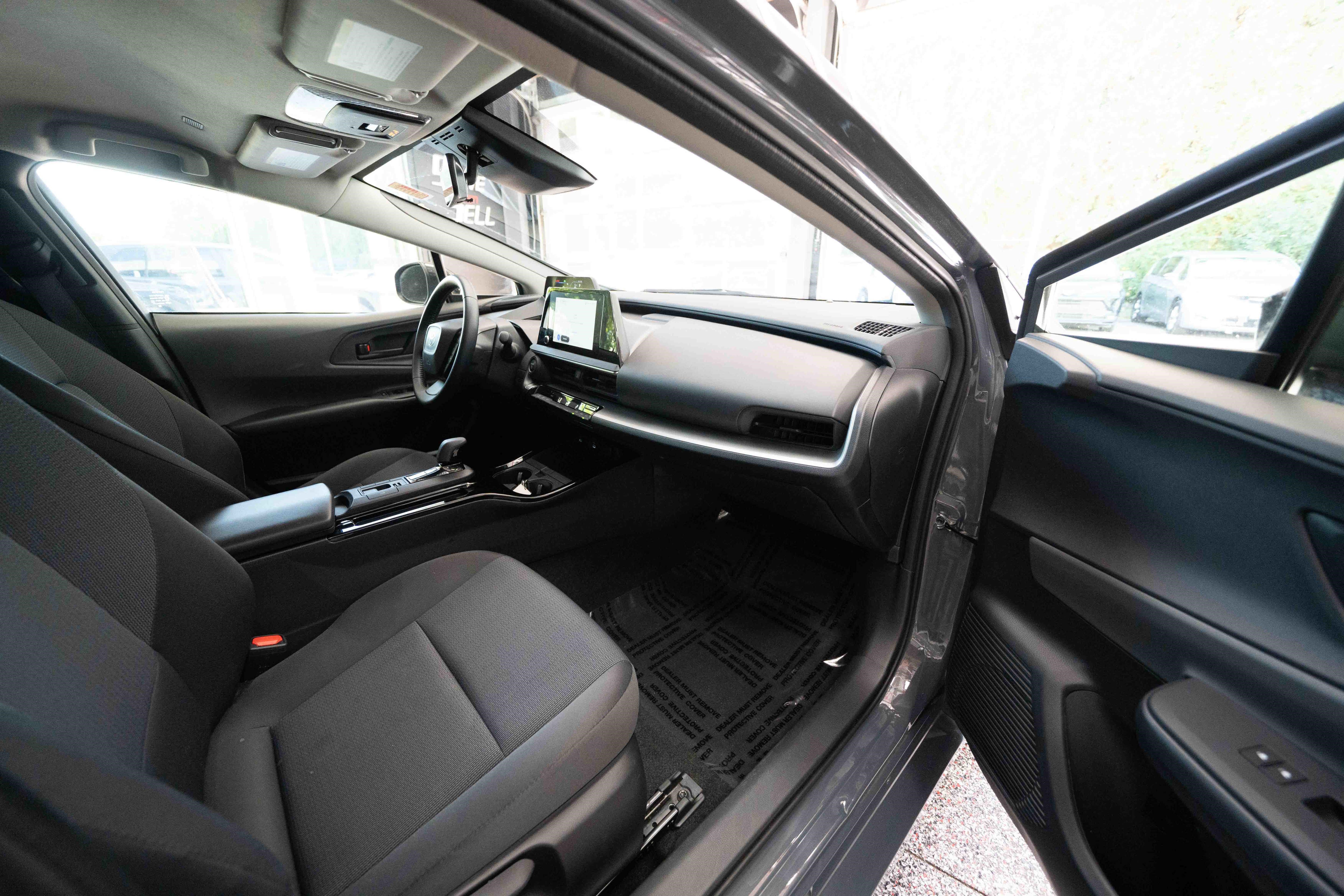 Used 2025 Toyota Prius LE FWD image 25