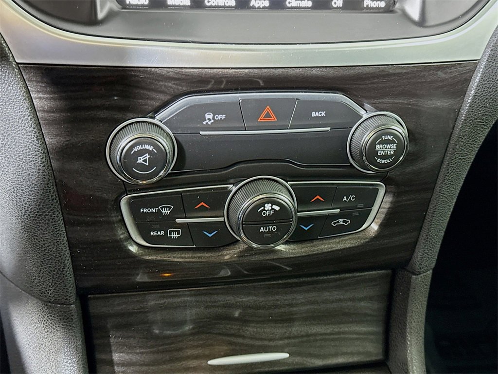 Used 2016 Chrysler 300 Limited image 7