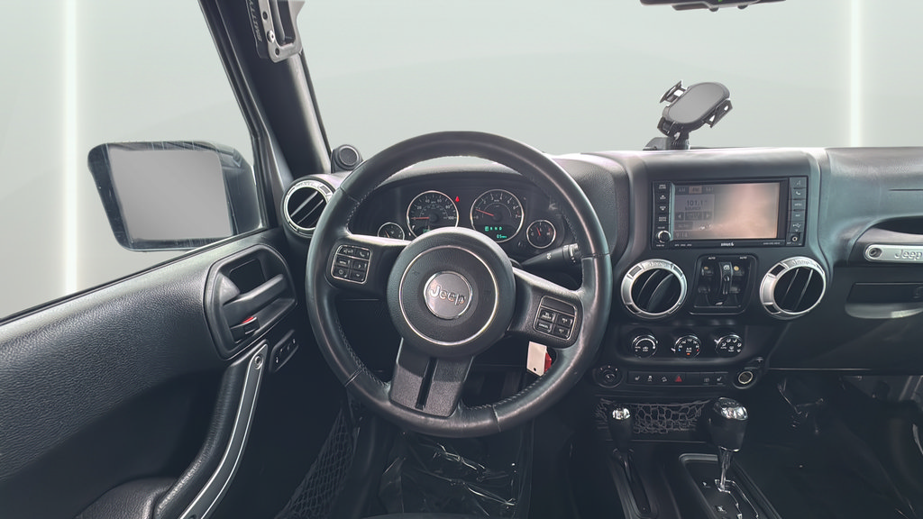 Used 2013 Jeep Wrangler Unlimited Sahara w/ Connectivity Group AWD/4WD image 17