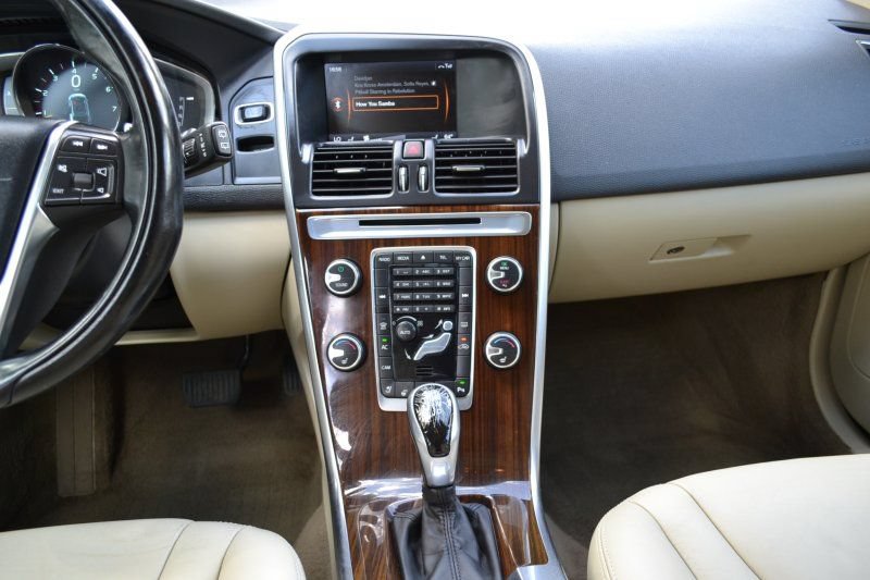 Used 2015 Volvo XC60 T6 Premier Plus AWD/4WD image 24