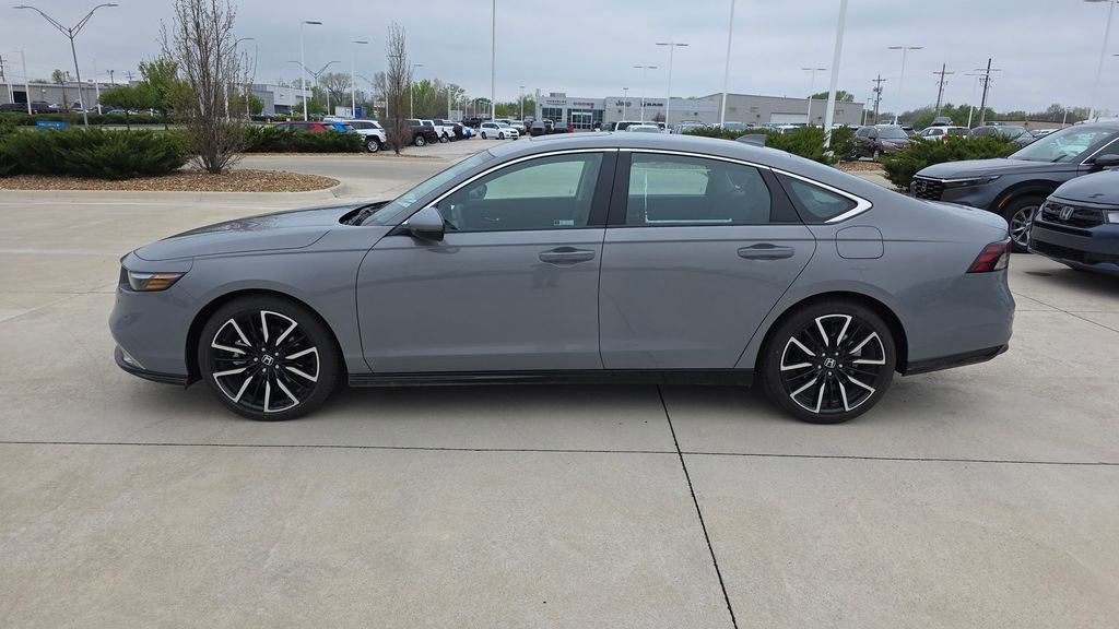 Used 2025 Honda Accord Touring image 2