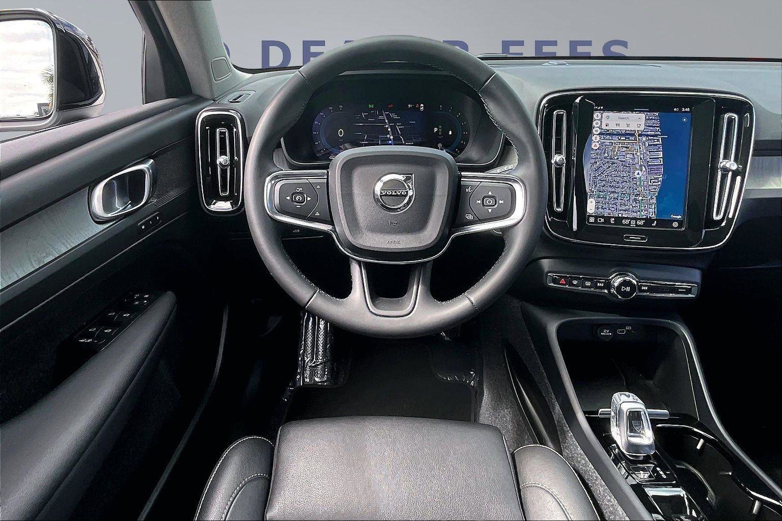 Used 2024 Volvo XC40 B5 Plus image 8