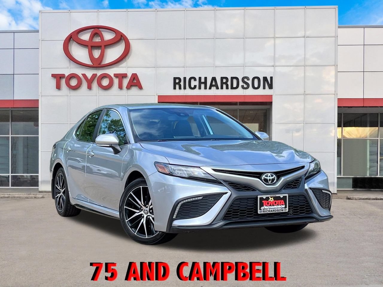 Used 2024 Toyota Camry SE FWD image 1