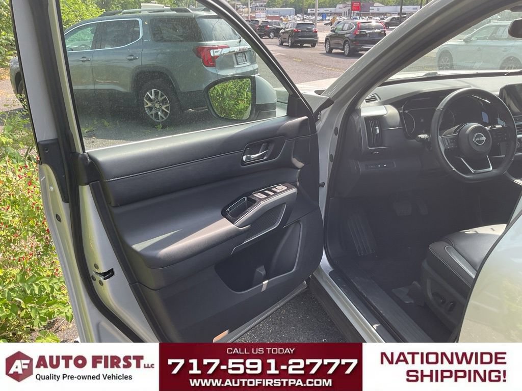 Used 2022 Nissan Pathfinder SL AWD/4WD image 5