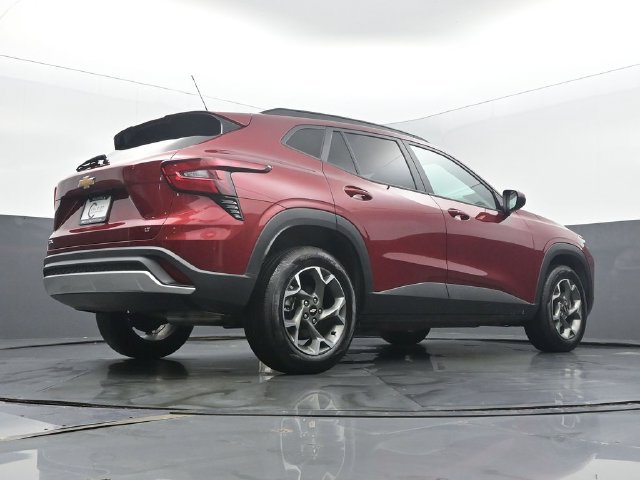 Used 2024 Chevrolet Trax LT w/ Sunroof Package FWD image 49