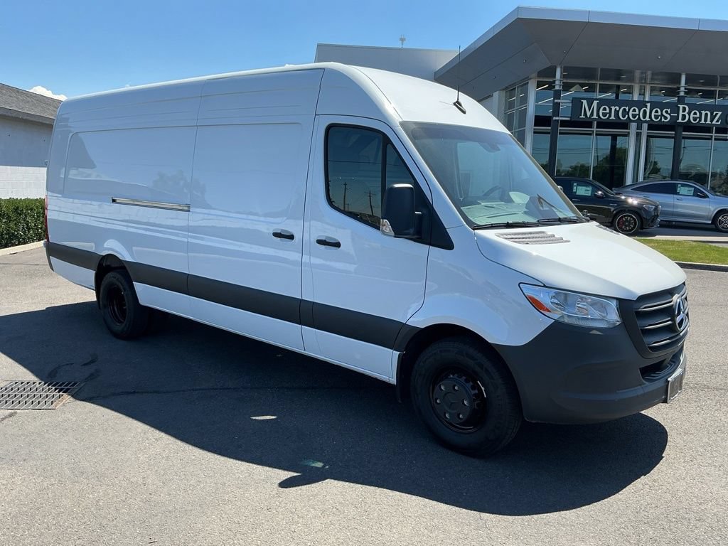 Used 2025 Mercedes-Benz Sprinter 4500 image 6
