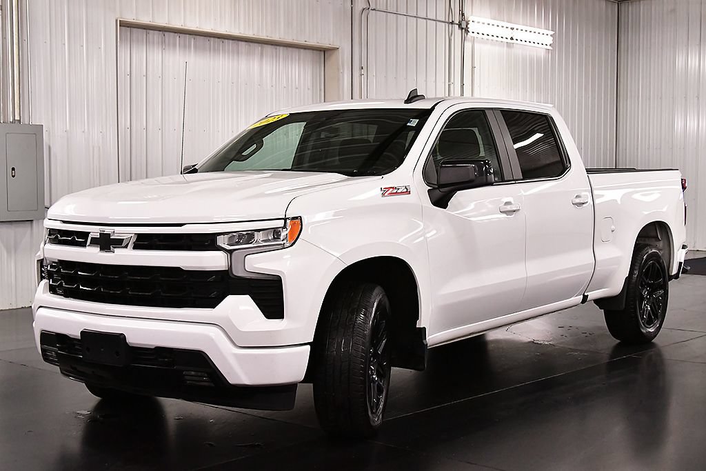 Used 2023 Chevrolet Silverado 1500 RST w/ Z71 Off-Road Package AWD/4WD image 3