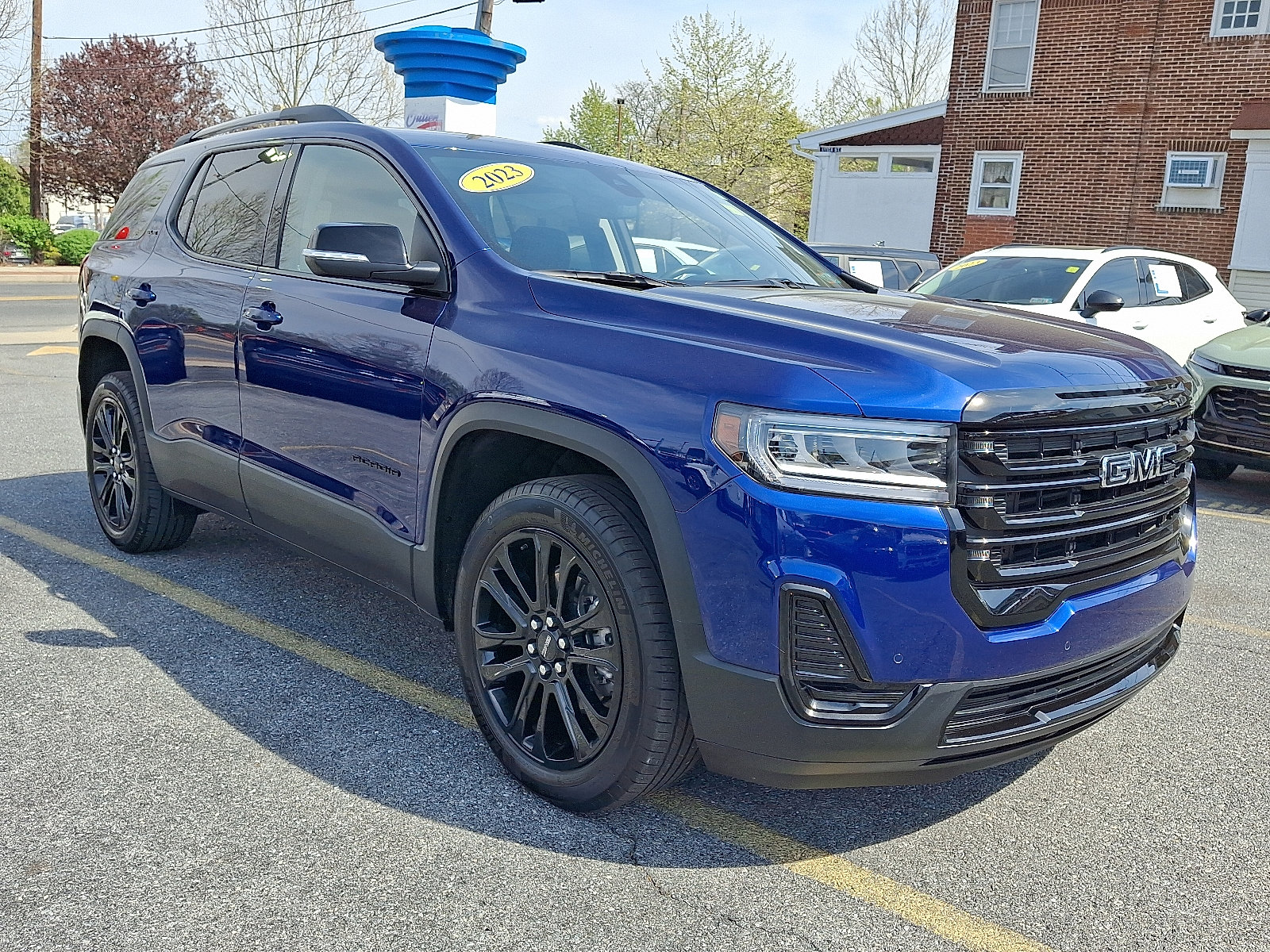 Used 2023 GMC Acadia SLE w/ Driver Convenience Package AWD/4WD image 7