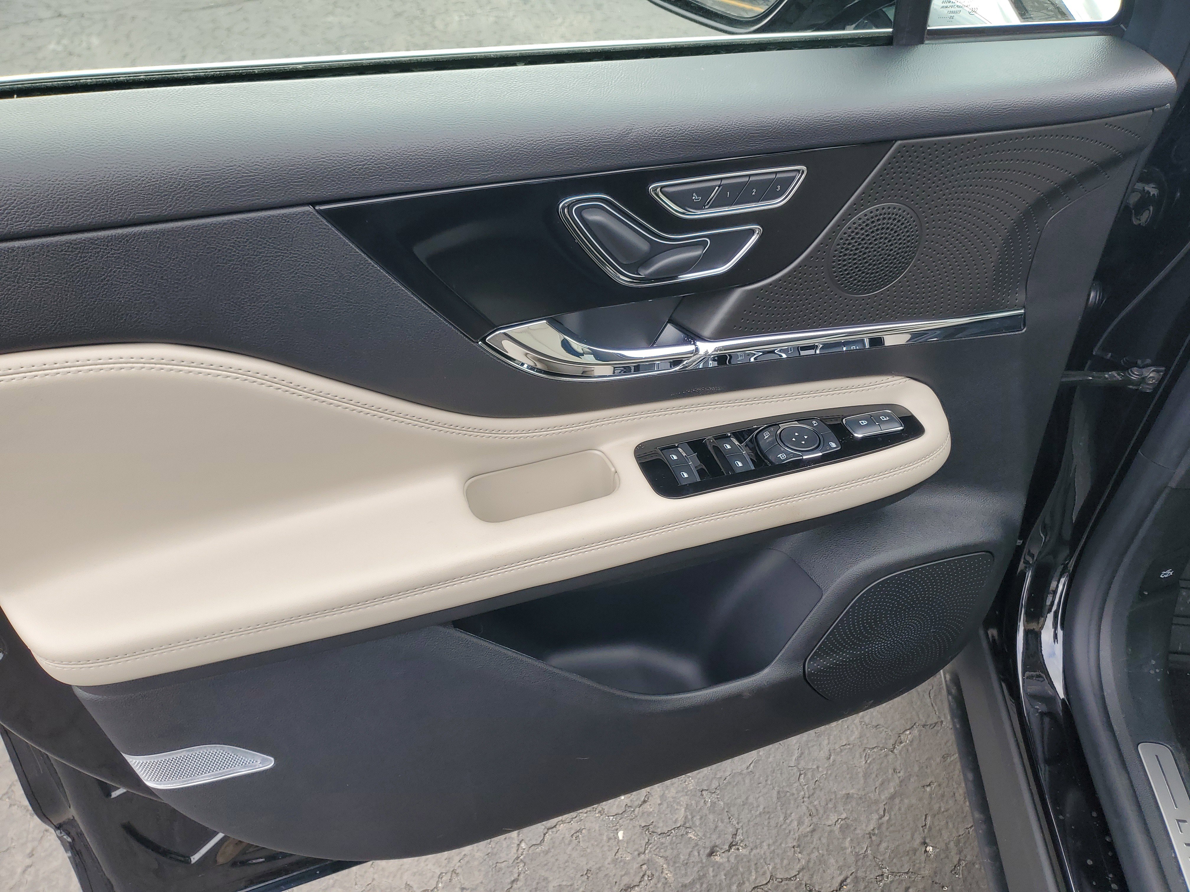 New 2026 Lincoln Corsair Premiere image 8