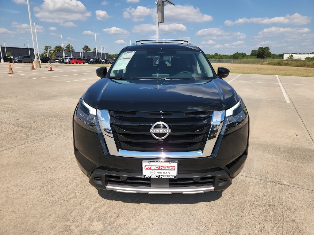 Used 2025 Nissan Pathfinder SL AWD/4WD image 11