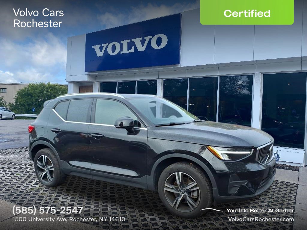 Certified 2025 Volvo XC40 B5 Core image 1