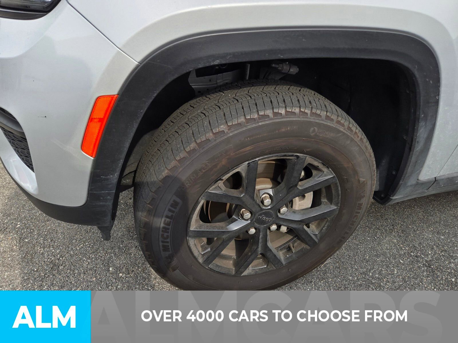 Used 2025 Jeep Grand Cherokee Altitude image 3