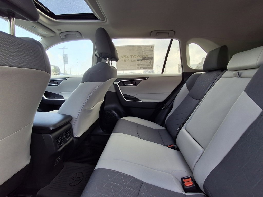 Used 2025 Toyota RAV4 XLE image 16