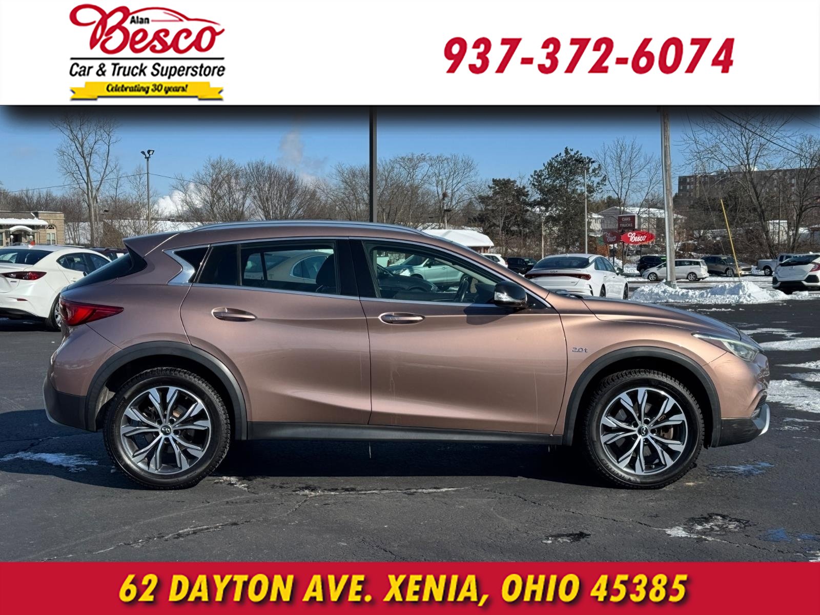 Used 2018 INFINITI QX30 Premium image 3