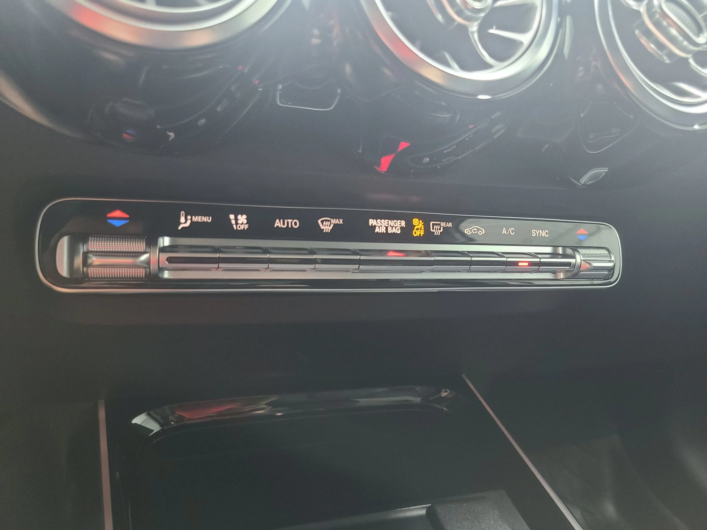 Used 2021 Mercedes-Benz GLB 250 4MATIC image 33