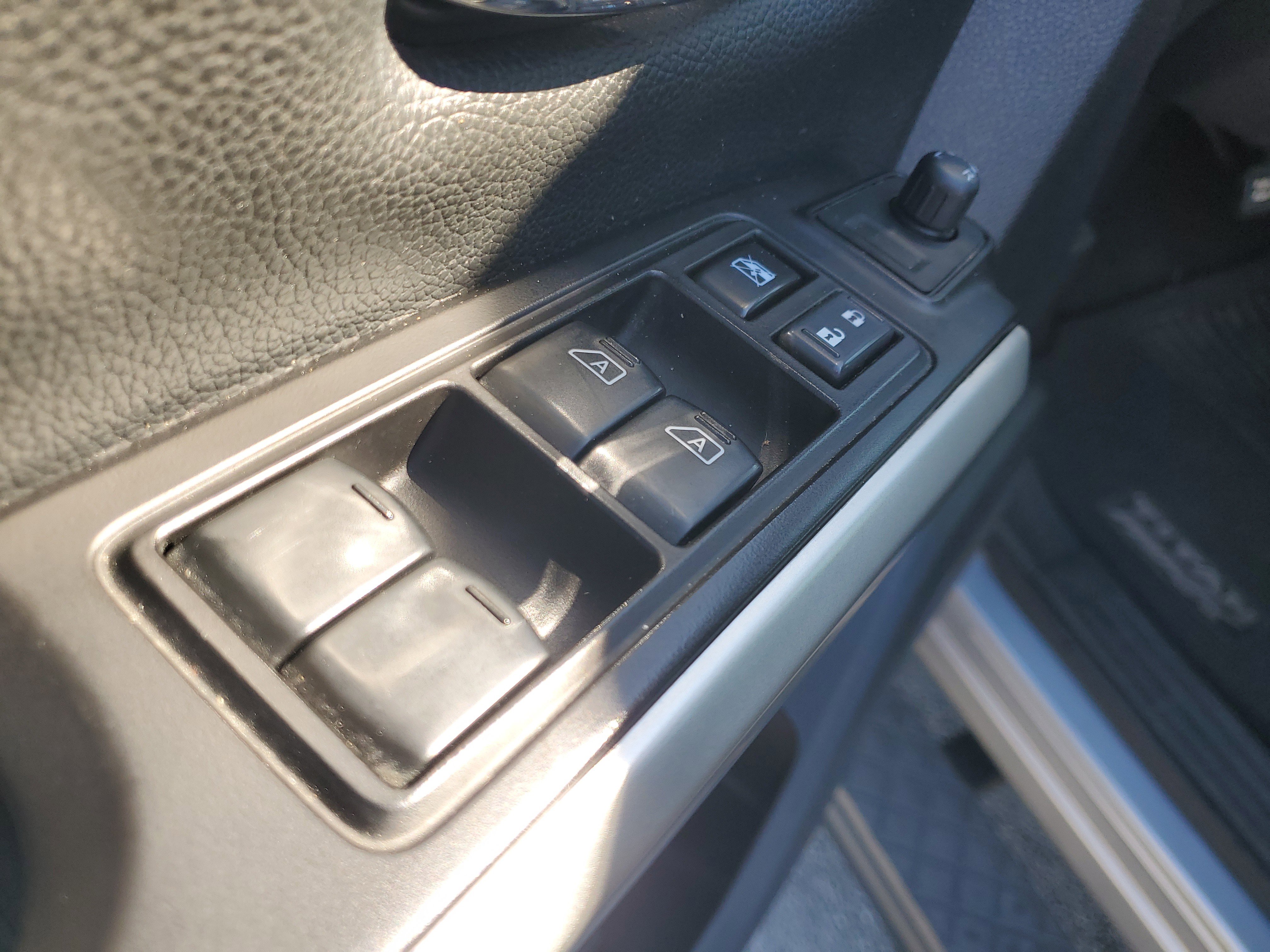 Used 2018 Nissan Titan PRO-4X w/ Pro-4x Convenience Package image 11