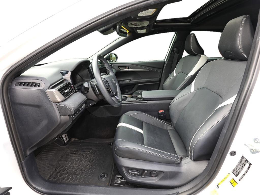 Used 2025 Toyota Camry SE image 11