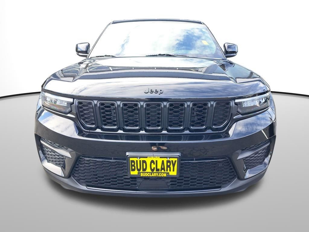 Used 2023 Jeep Grand Cherokee Altitude image 9