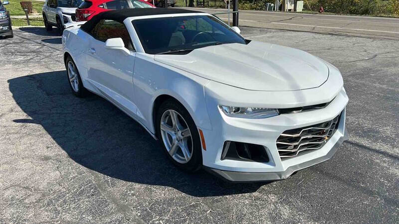 Used 2021 Chevrolet Camaro LT image 2