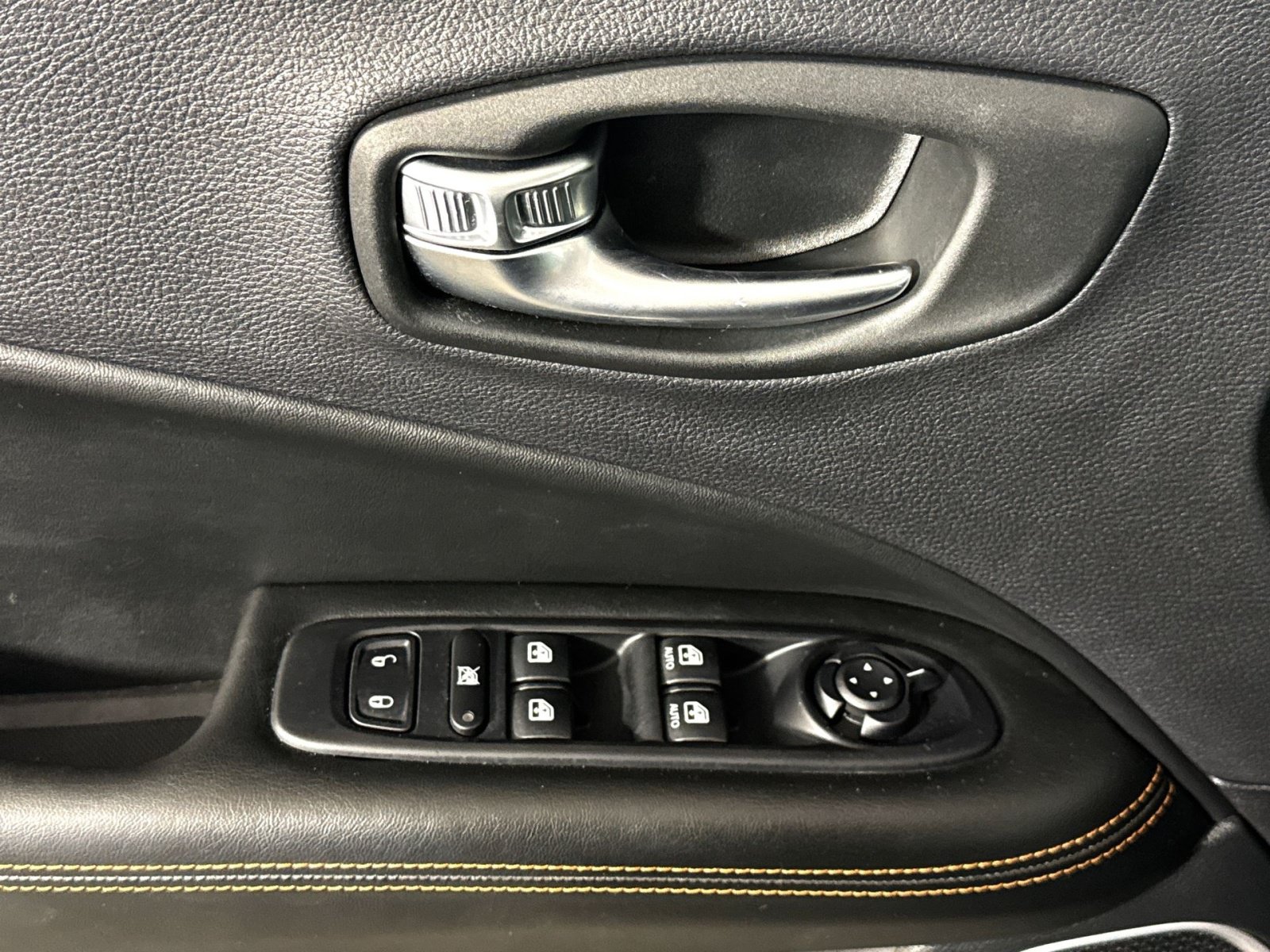 Used 2018 Jeep Compass Limited AWD/4WD image 15