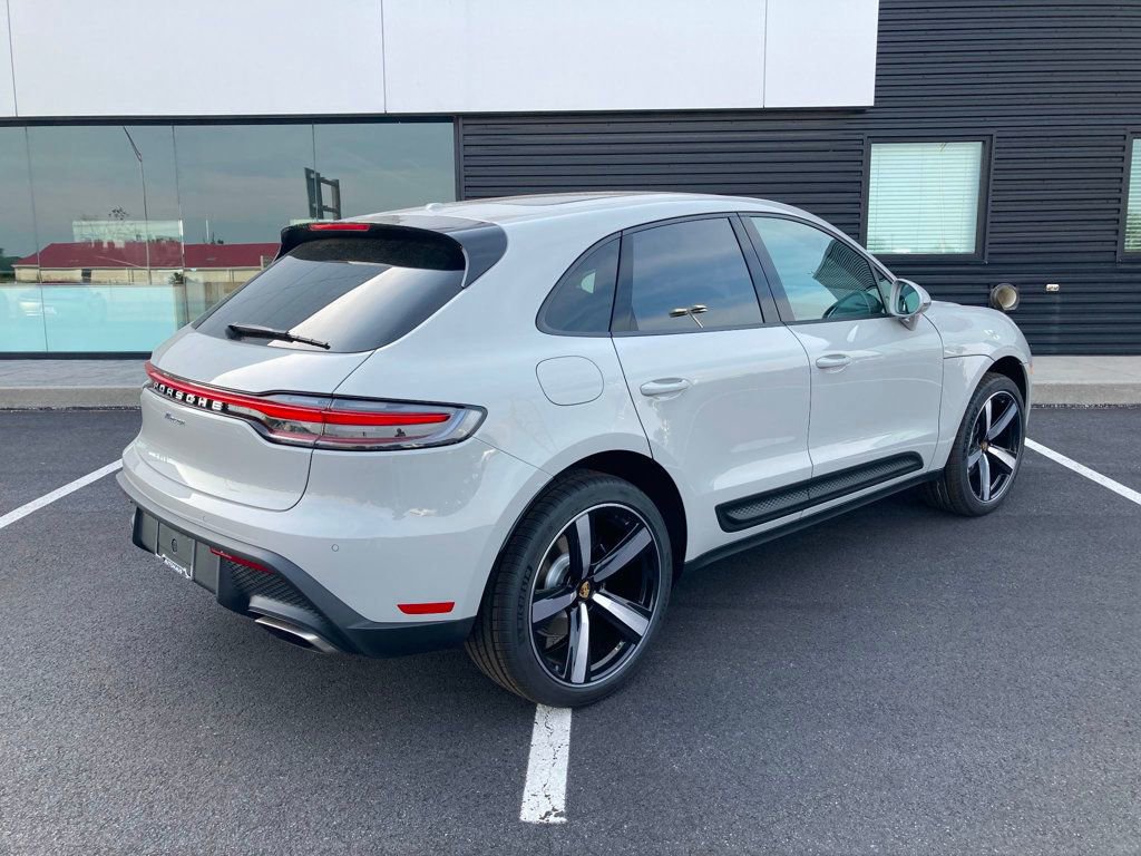 Used 2024 Porsche Macan image 12